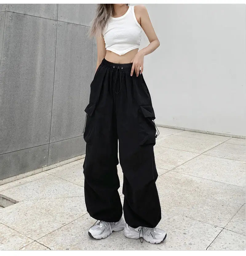 Pantaloni tehnici damă cu talie joasă, croială largă și șnur, stil Y2K streetwear – joggeri oversize, casual și comozi