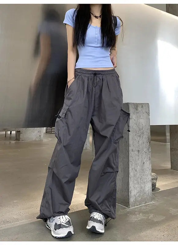 Pantaloni tehnici damă cu talie joasă, croială largă și șnur, stil Y2K streetwear – joggeri oversize, casual și comozi