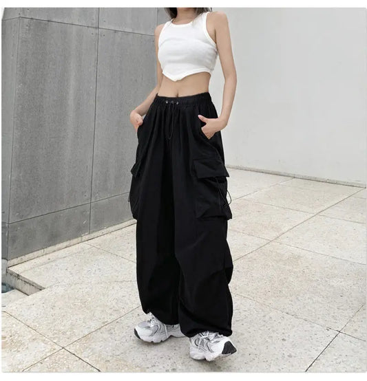 Pantaloni tehnici damă cu talie joasă, croială largă și șnur, stil Y2K streetwear – joggeri oversize, casual și comozi